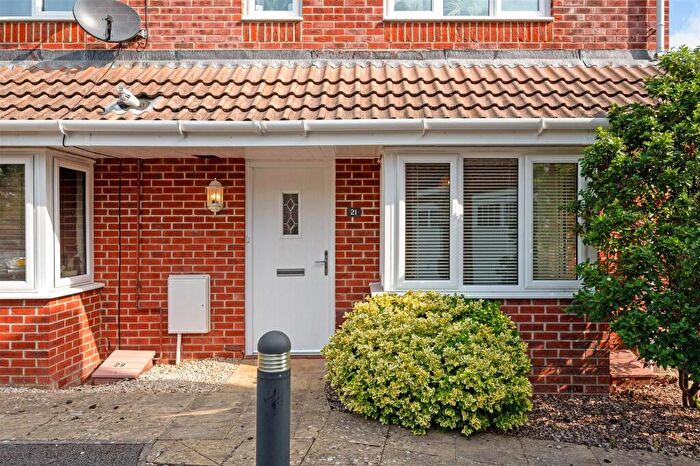 1 Bedroom Apartment For Sale In Graylingwell Drive, Chichester, PO19