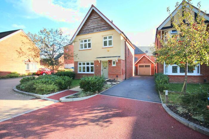 3 Bedroom Detached House To Rent In Waxwing Park, Jennett`s Park, RG12