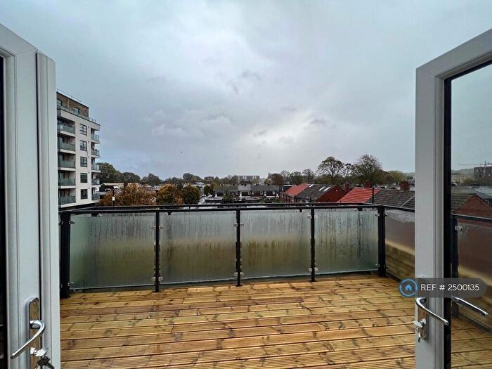 4 Bedroom Flat To Rent In Rye Lane, London, SE15