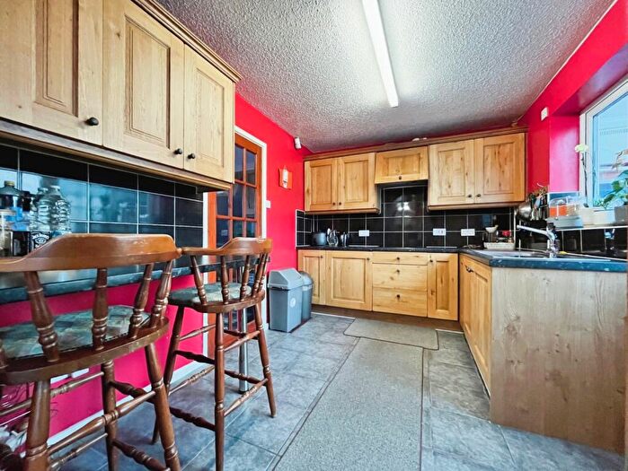 2 Bedroom Semi-Detached House For Sale In Warren Drive, Leicester, Leicestershire, LE4