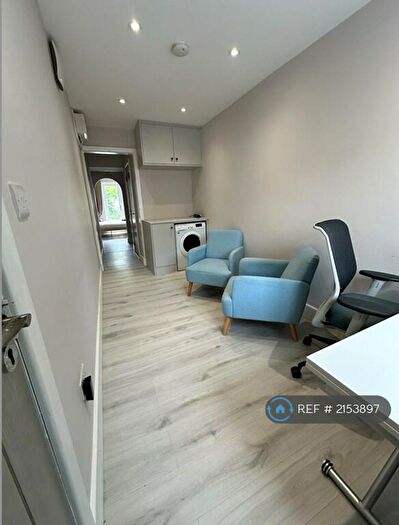 1 Bedroom Flat To Rent In Gaynes Hill Road, Woodford Green, IG8