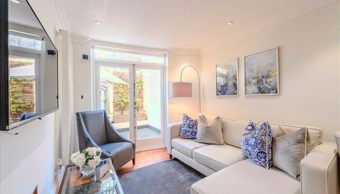 1 Bedroom Flat To Rent In Kensington Gardens Square, Bayswater, W2