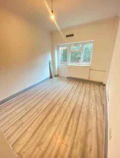 2 Bedroom Terraced House To Rent In Roman Road, Mile End, Bow, London, E3