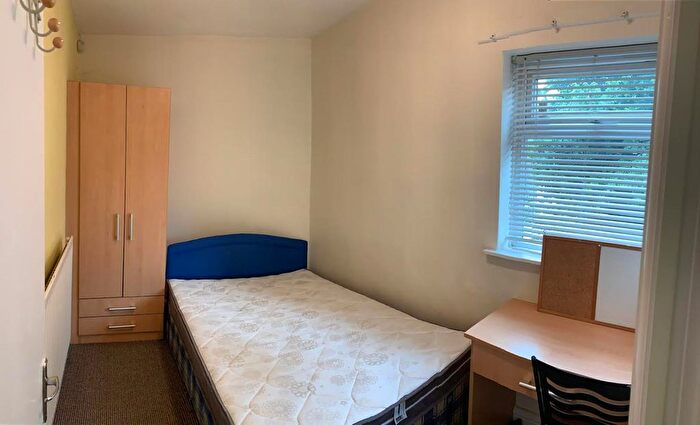 4 Bedroom Flat To Rent In Owens Park, Wilmslow Road, Fallowfield, Manchester, M14