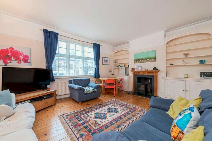 2 Bedroom Maisonette To Rent In Fulham Road, Parsons Green, London, SW6
