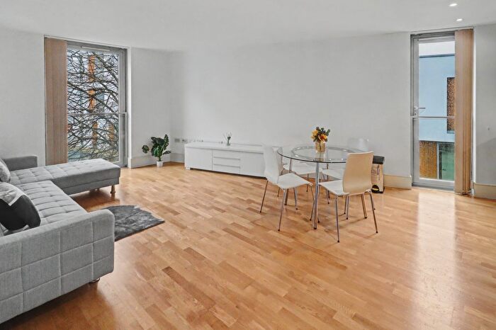 2 Bedroom Flat To Rent In Stadium Mews, London, N5