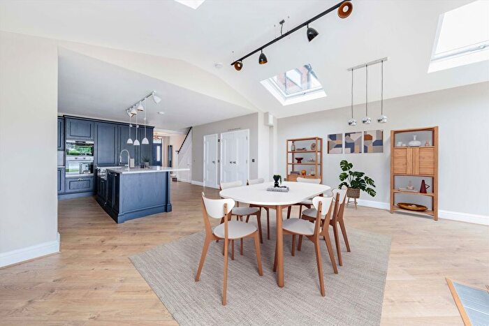 5 Bedroom Semi-Detached House To Rent In Westway, London, SW20