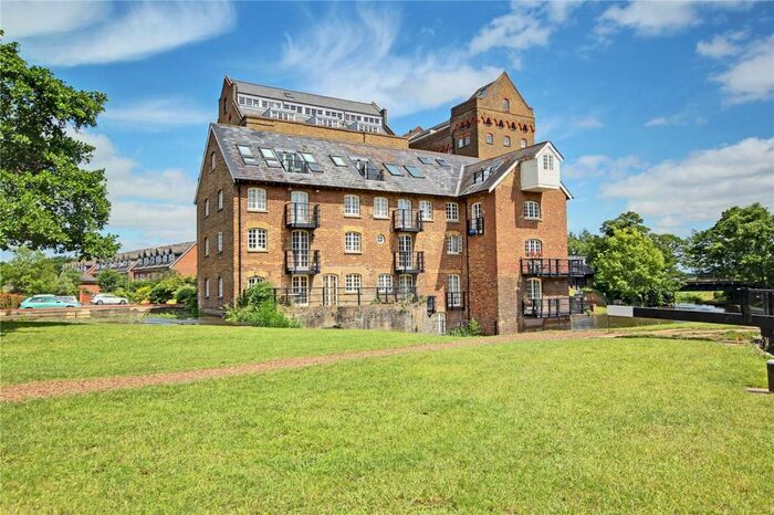 2 Bedroom Apartment To Rent In Addlestone, Surrey, KT15