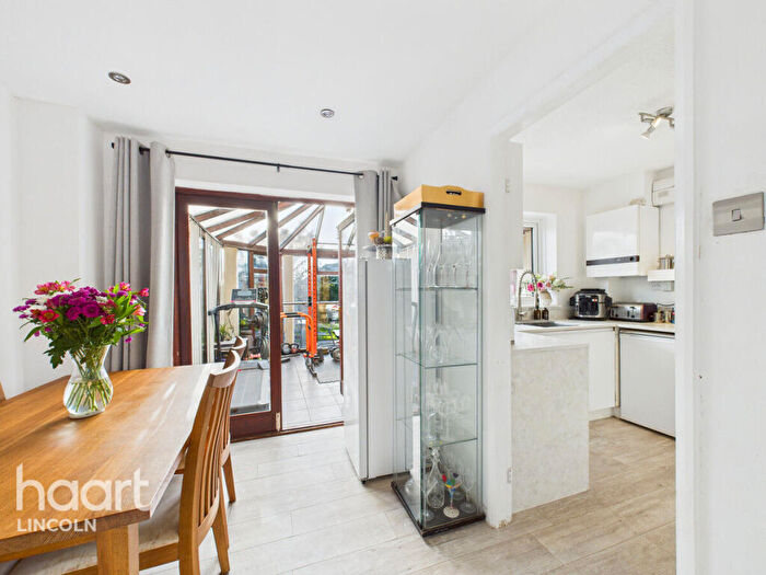 3 Bedroom Semi-Detached House For Sale In Chedworth Road, Lincoln, LN2