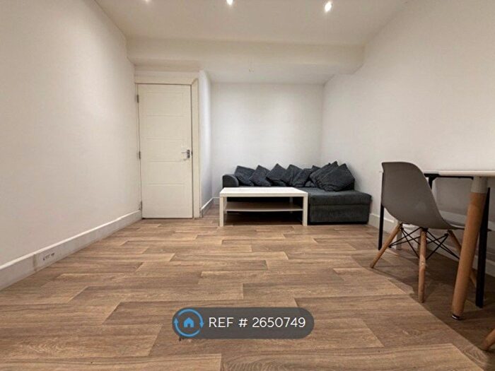 3 Bedroom Flat To Rent In Clarendon Road, Luton, LU2