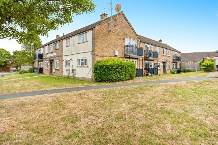 2 Bedroom Flat For Sale In Forfar Drive, Bletchley, Milton Keynes, MK3