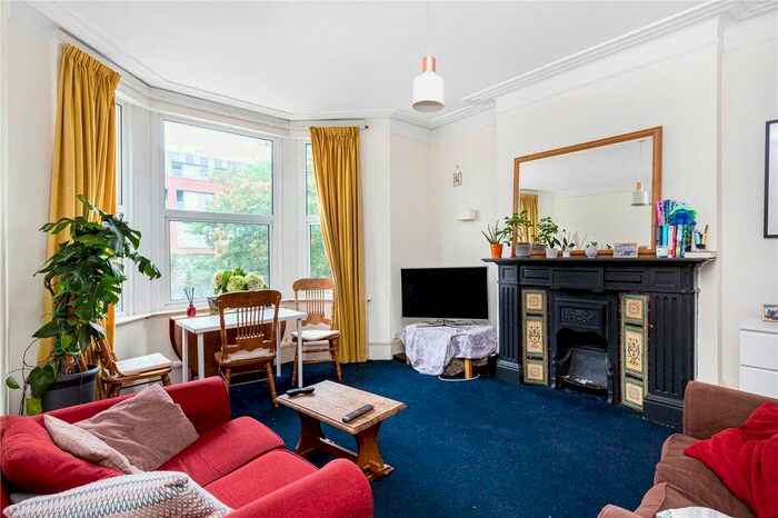 2 Bedroom Flat To Rent In Clapham Road, London, SW9