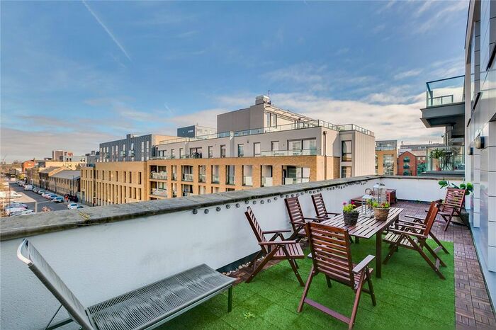 3 Bedroom Flat To Rent In De Beauvoir Crescent, De Beauvoir, London, N1