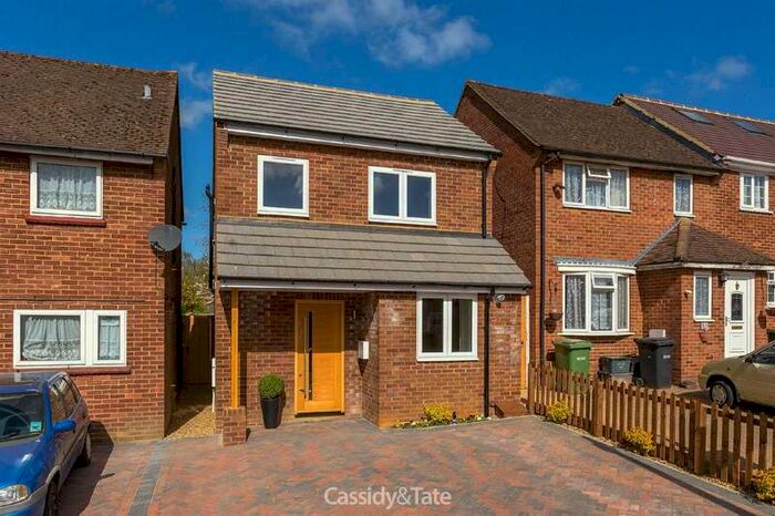 3 Bedroom Detached House For Sale In Lawrance Road, New Greens, St Albans, AL3