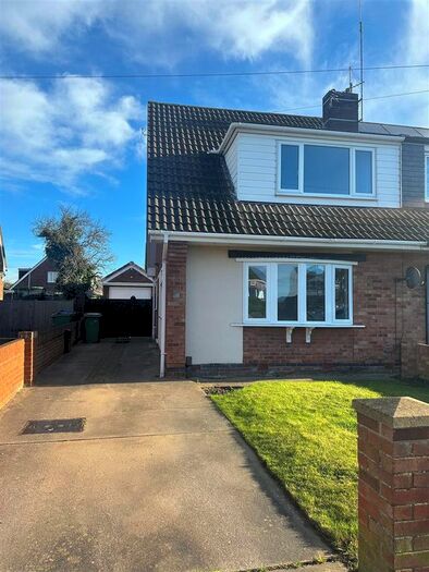 3 Bedroom Semi-Detached House To Rent In Middlethorpe Road, Cleethorpes, DN35