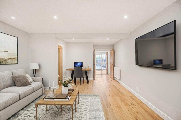 3 Bedroom Town House For Sale In Eastgate, Cowbridge, CF71