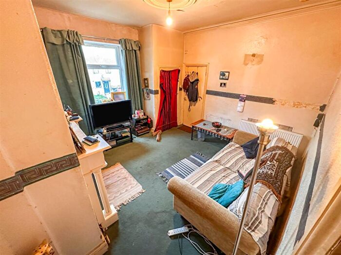 2 Bedroom Terraced House For Sale In Halstead Place, Bradford, BD7