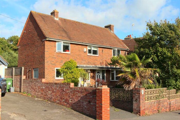 3 Bedroom House To Rent In Kedale Road, Seaford, East Sussex, BN25
