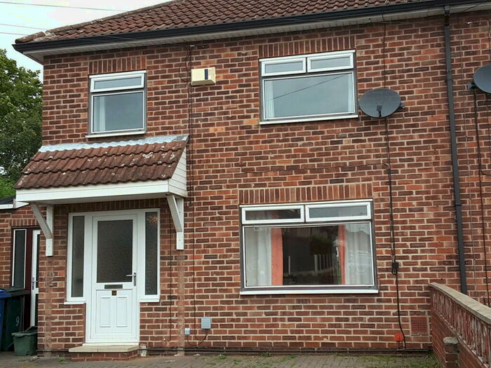 3 Bedroom Semi-Detached House To Rent In Pipering Lane, Scawthorpe, DN5