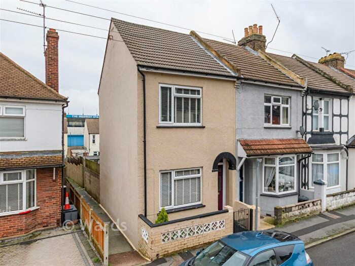 4 Bedroom Terraced House For Sale In Livingstone Road, Gillingham, Kent, ME7