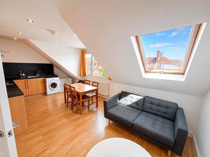 2 Bedroom Flat To Rent In Northfield Road, London, N16