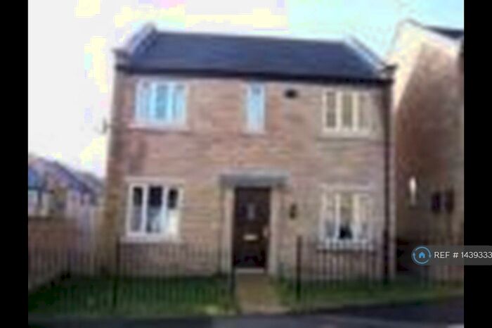 4 Bedroom Detached House To Rent In Rordin Heights, Huddersfield, HD2