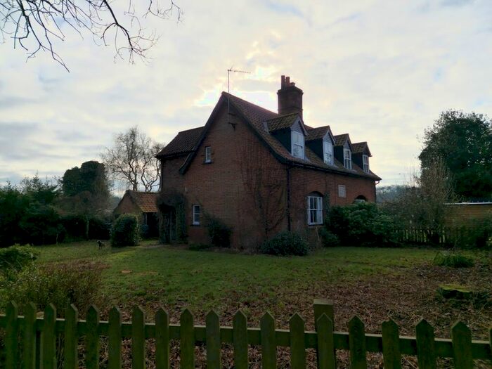 3 Bedroom Cottage To Rent In Ferry Road, Norwich, NR13