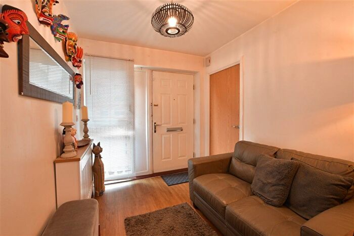 2 Bedroom Maisonette For Sale In Maxwell Road, Romford, Essex, RM7
