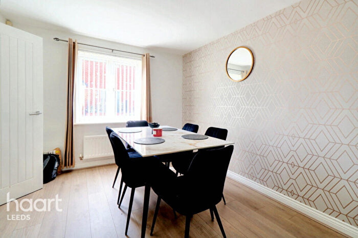 4 Bedroom Detached House For Sale In Willowdale, Leeds, LS10