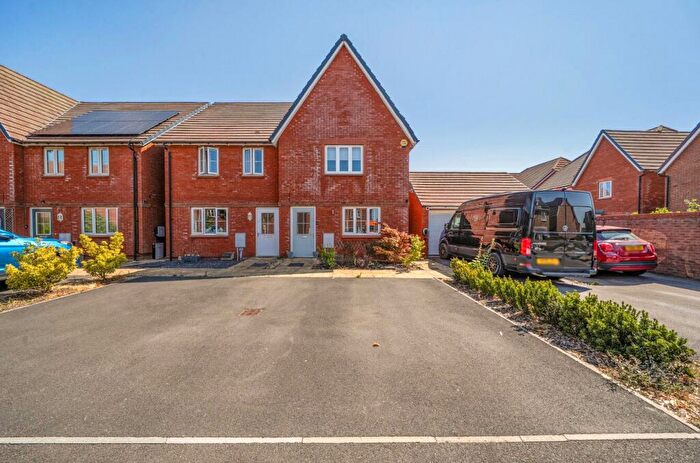 3 Bedroom End Of Terrace House For Sale In Toynbee Avenue, Tadpole Garden Village, Swindon, SN25