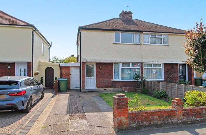 4 Bedroom Semi-Detached House For Sale In Molesey Road, Hersham Village, KT12