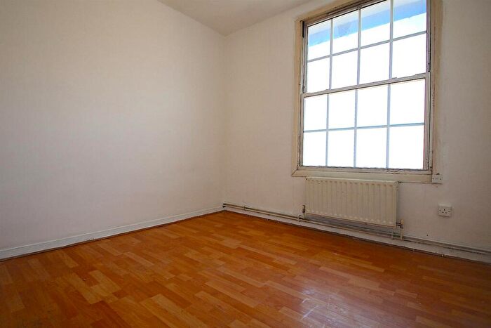 4 Bedroom Flat To Rent In Shadwell Gardens, London, E1
