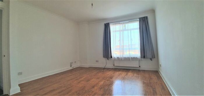 1 Bedroom Flat To Rent In The Broadway, London, N8