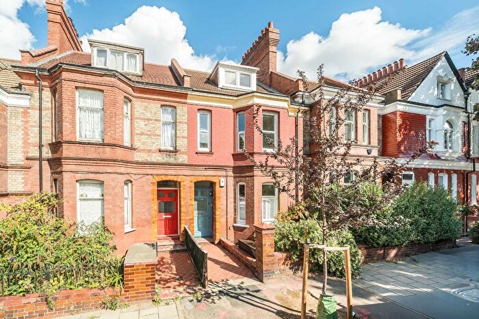 2 Bedroom Flat For Sale In Cricklade Avenue, Streatham, SW2