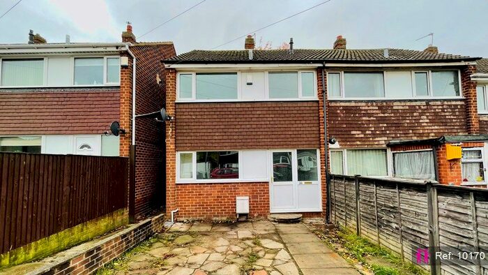 3 Bedroom End Of Terrace House To Rent In Moor Avenue, Stanley, Wakefield WF3