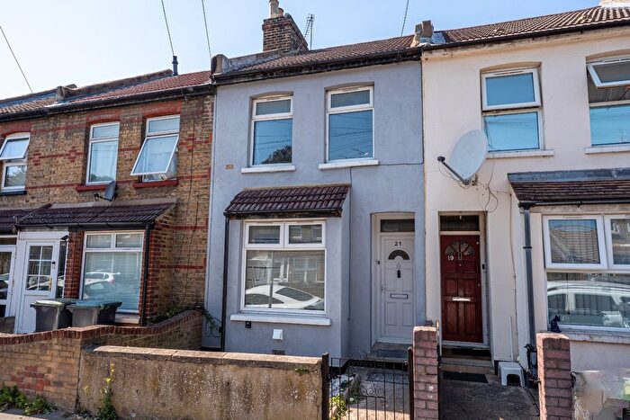 3 Bedroom Terraced House To Rent In Cecil Road, Gravesend, Kent, DA11