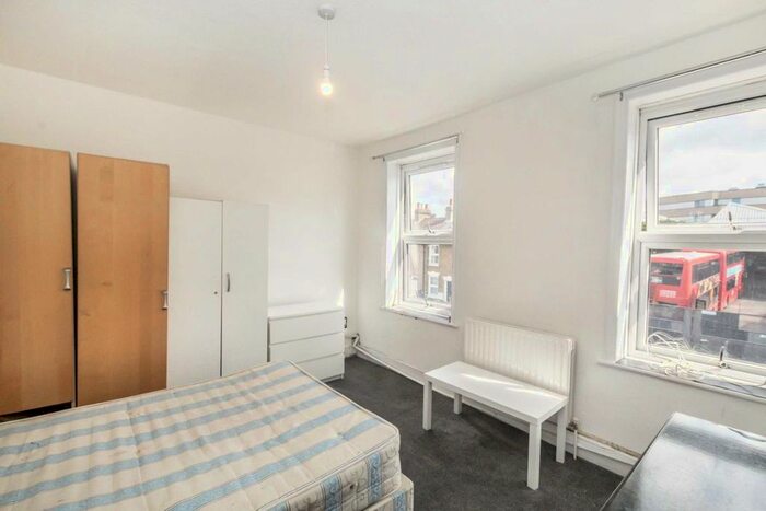 Studio To Rent In Kingsley Road, Hounslow, TW3