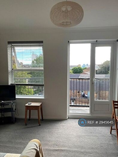 2 Bedroom Flat To Rent In Riverside Mansions, London, E1W