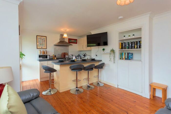 3 Bedroom Flat To Rent In Rannoch Road, Edinburgh, EH4