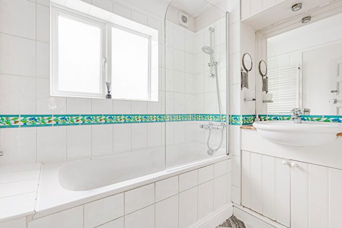 5 Bedroom Property To Rent In West Park Avenue, Richmond, TW9