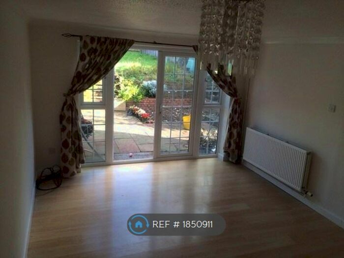 3 Bedroom Semi-Detached House To Rent In Frescade Crescent, Basingstoke, RG21