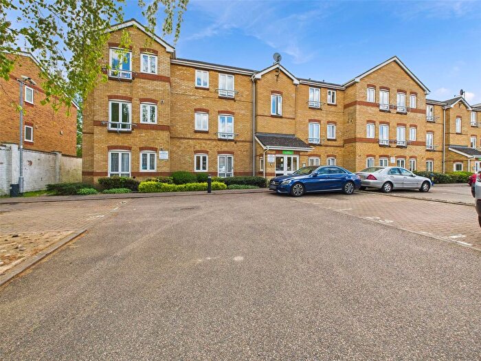 2 Bedroom Flat To Rent In Dominion Close, Hounslow, TW3