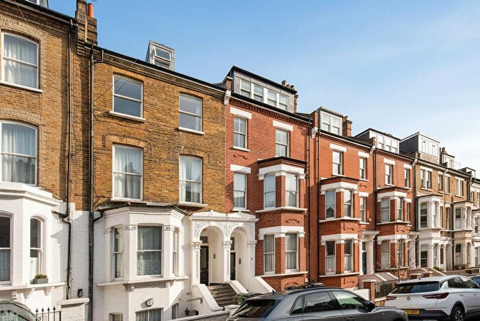 2 Bedroom Flat For Sale In Denning Road, Hampstead, London, NW3
