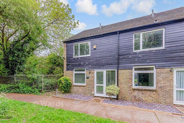 3 Bedroom End Of Terrace House For Sale In Bazes Shaw, New Ash Green, Longfield, Kent, DA3