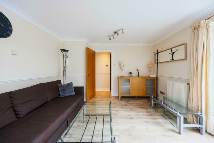 2 Bedroom Apartment To Rent In High Timber Street London, EC4V