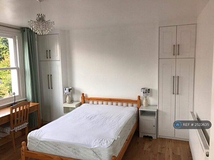 3 Bedroom Maisonette To Rent In Caledonian Road, London, N1