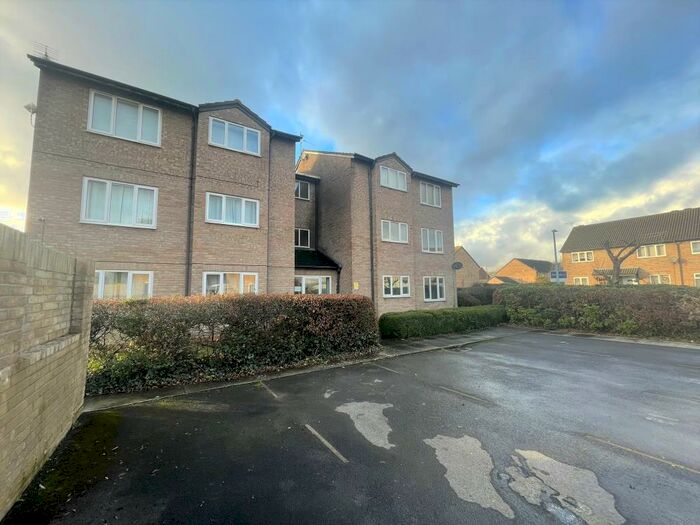 1 Bedroom Apartment To Rent In Amber Court, SN1