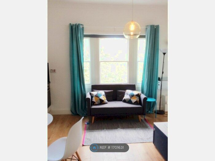 Studio To Rent In King Henrys Road, London, NW3