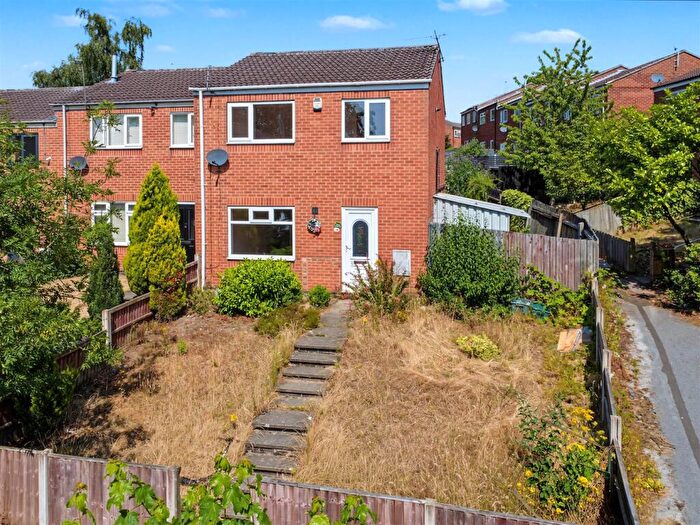3 Bedroom Terraced House For Sale In Lindisfarne Gardens, Nottingham, NG5