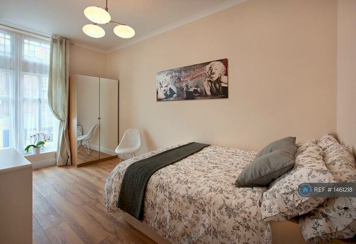 2 Bedroom Flat To Rent In Rye Lane, London, SE15